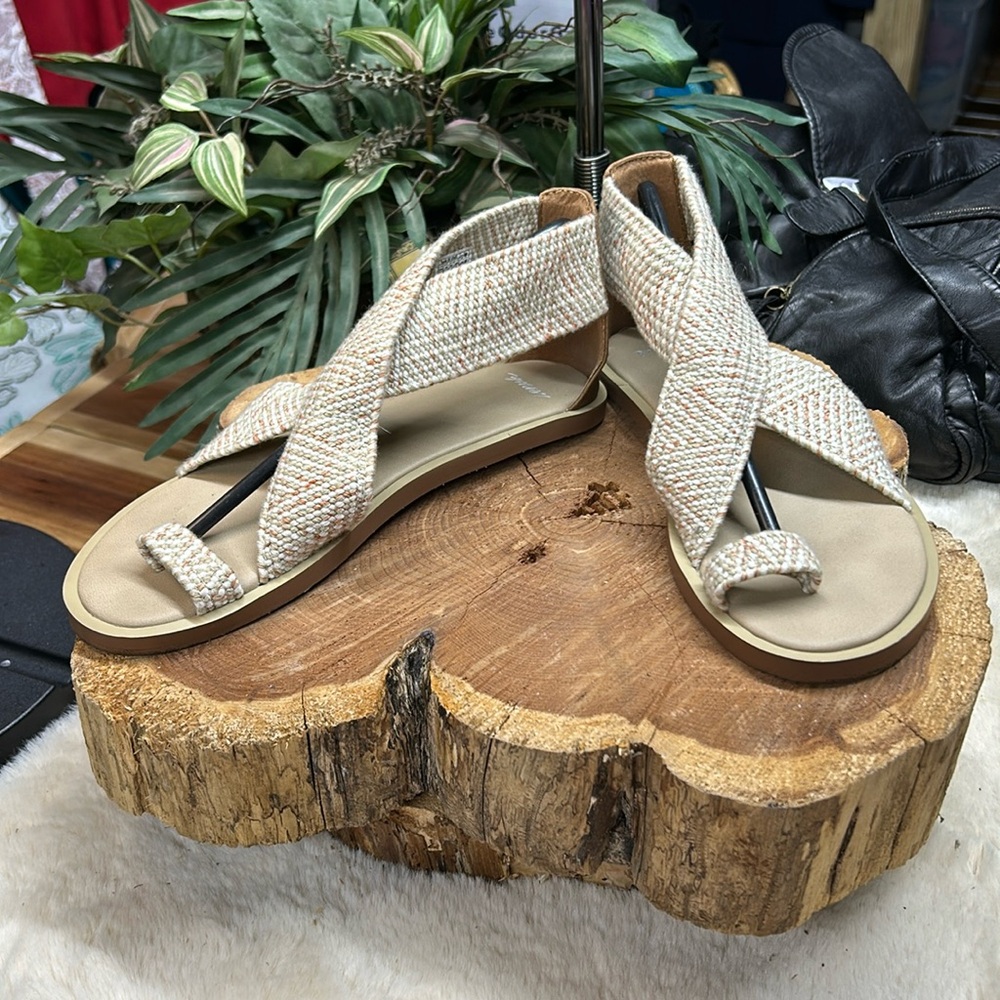 Sanuk Yoga Tan Gemini Woven Strappy Toe Strap Size 6 Casual Sandals Shoes‎